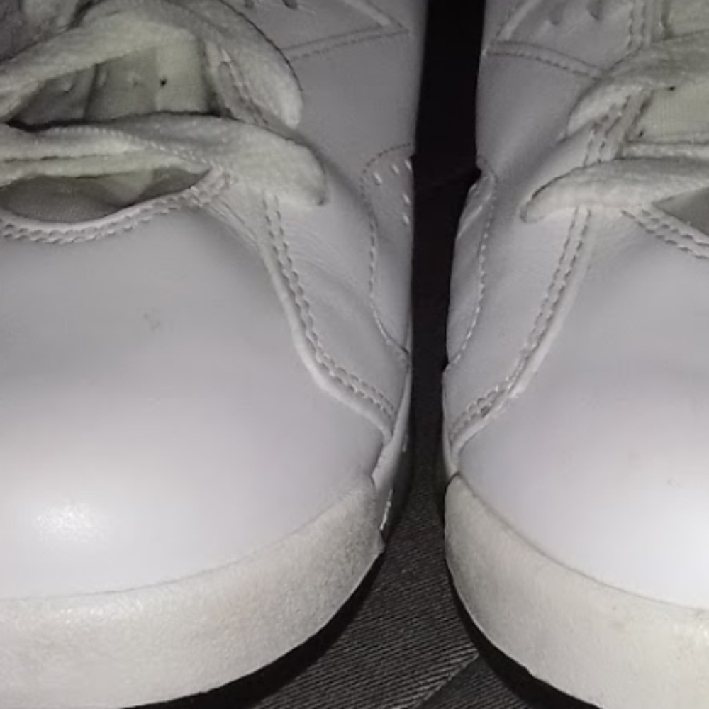 Nikes - Picture 6 of 6
